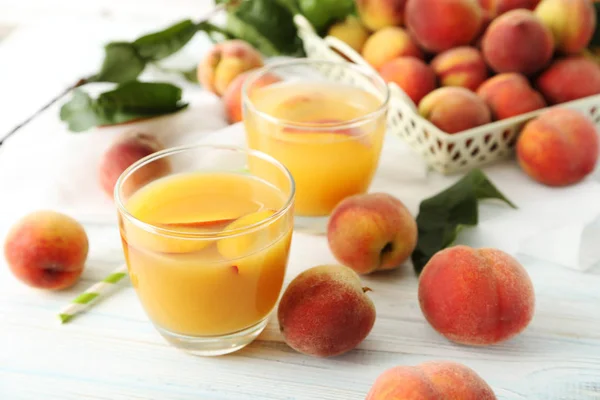 Glasses of peach juice — Stock Photo, Image