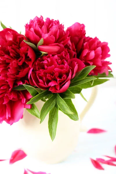 Boeket van de bloemen van de pioenroos rood — Stockfoto
