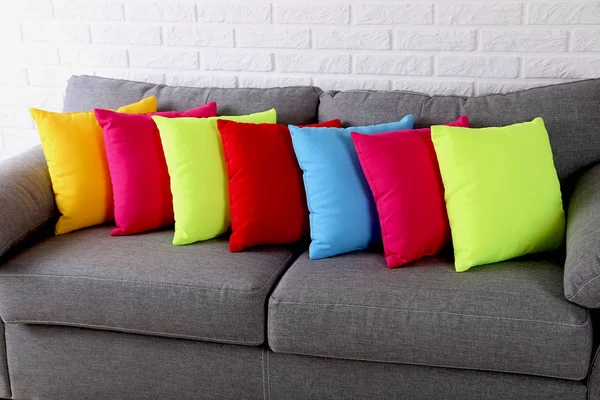 arka plan üzerinde renkli yastıklar