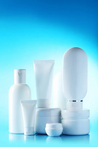 Garrafas cosméticas brancas — Fotografia de Stock