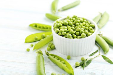 tabloda yeşil bezelye