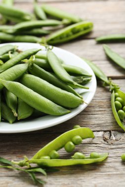 tabloda yeşil bezelye