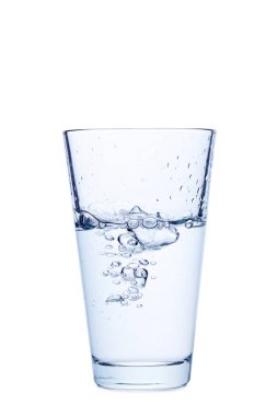 cam izole dökülen su 