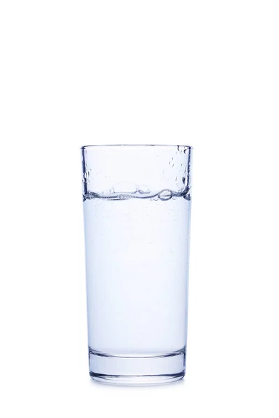 Vidro com água isolada — Fotografia de Stock
