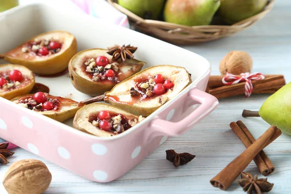 Baked pears with honey — Stock Photo, Image