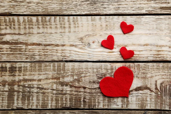 Love hjärtan på bord — Stockfoto