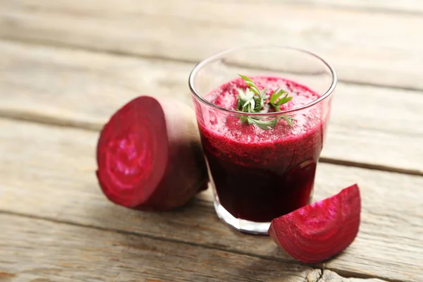 Fresh beets juice in glass — Stock Photo, Image