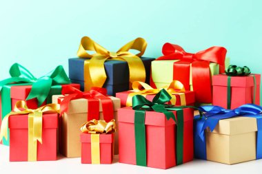 Kurdeleli hediye kutuları