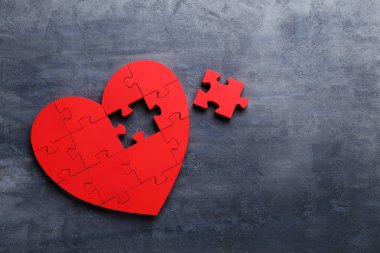 Kırmızı puzzle kalp 