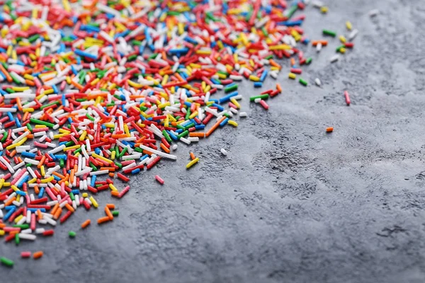 Espolvoreos coloridos sobre la mesa — Foto de Stock