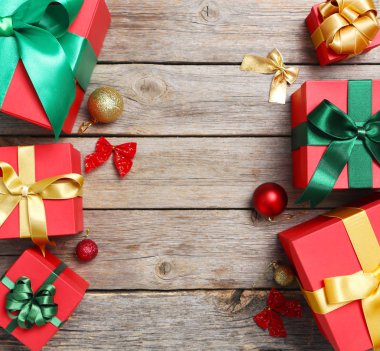 Kurdeleli hediye kutuları