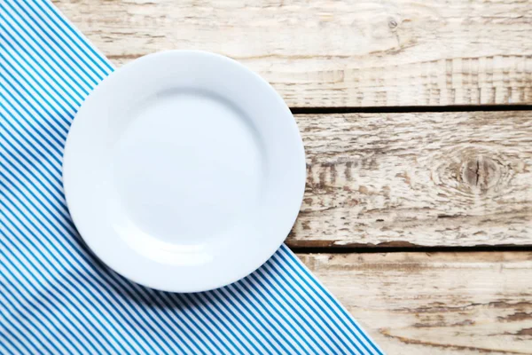 Empty plate with napkin — Stock Photo, Image