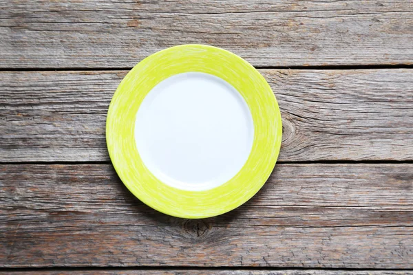 Empty plate on wooden table — Stock Photo, Image