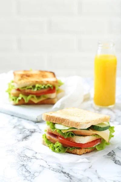 Lezzetli ve taze sandviç — Stok fotoğraf