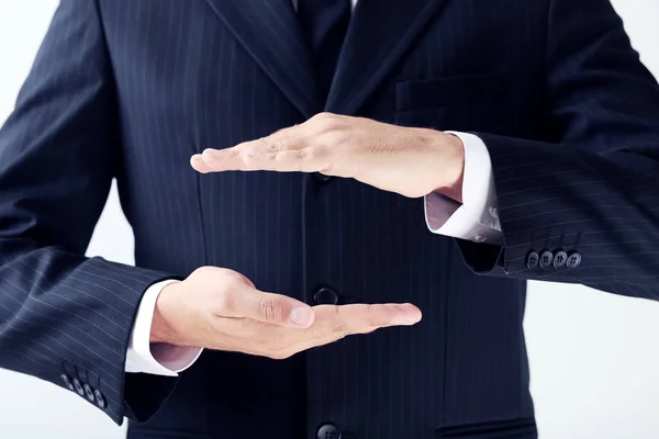 Empresário gesticulando com as mãos — Fotografia de Stock