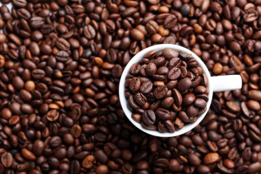 kavrulmuş kahve çekirdeği beyaz Kupası