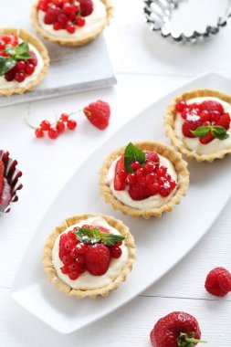 Tatlı tartlets çilek ile 