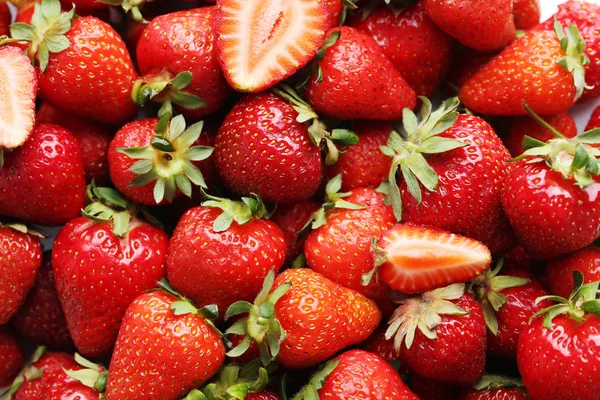 Frische und schmackhafte Erdbeeren — Stockfoto