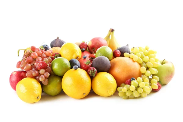 Frutas maduras y sabrosas sobre un blanco —  Fotos de Stock