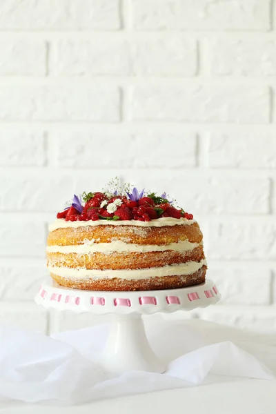 Finom keksz torta bogyók — Stock Fotó