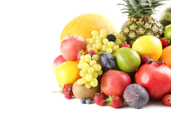Frutos maduros e saborosos em um branco — Fotografia de Stock