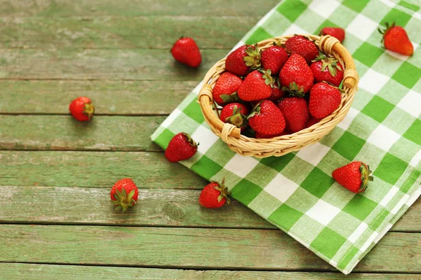 Fresh and tasty strawberries — Stock Photo, Image