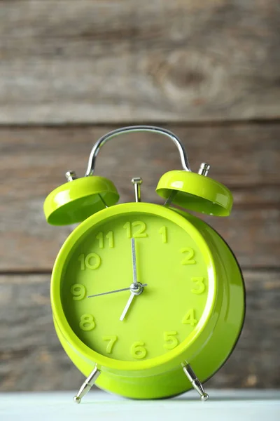 Yeşil çalar saat — Stok fotoğraf