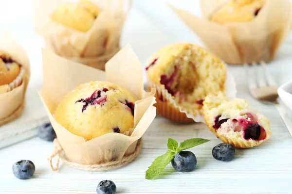 Yaban mersini ile lezzetli muffins — Stok fotoğraf