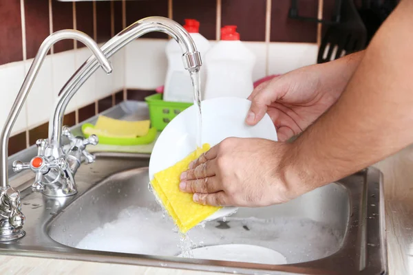 Male hands washing plate — Stock Photo, Image