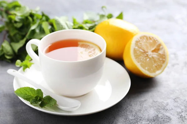 Cup of tea with mint and lemon — Stock Photo, Image