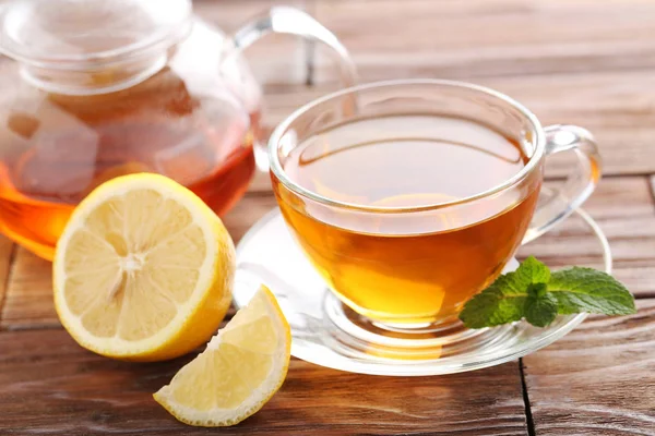Cup of tea with mint and lemon — Stock Photo, Image