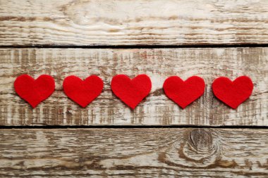 satır kalplerin kırmızı aşk