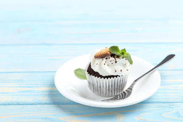 Delicious chocolate cupcake — Stock Photo, Image