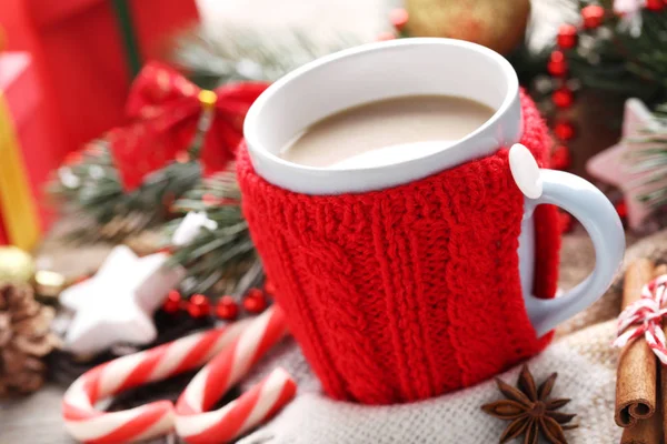 Cup of coffee on wooden table — Stock Photo, Image