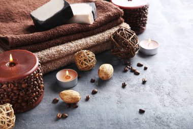 Mum ve sabun ile havlu