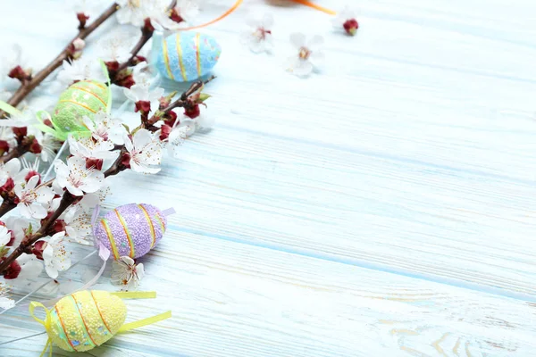 Tree branches with flowers and easter eggs — Stock Photo, Image