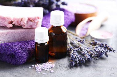 Lavanta yağı sabunu ve çiçekler