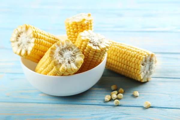 Mazorcas de maíz dulce en bowl — Foto de Stock