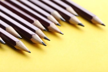 Kahverengi kalem çizim