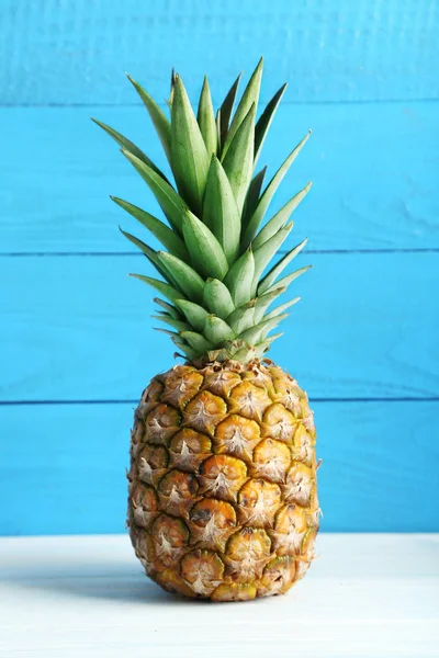 Olgun taze ananas — Stok fotoğraf
