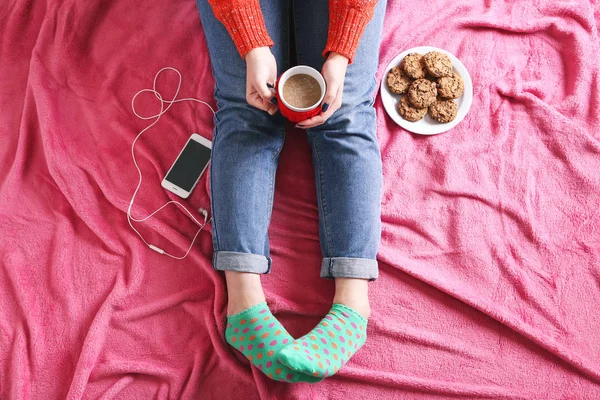 Bir fincan kahveli kadın. 