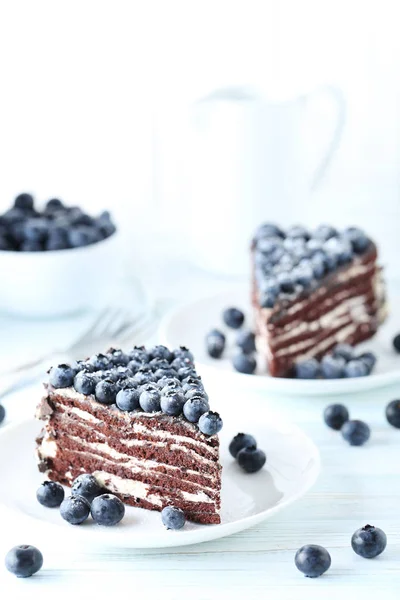 Pedaço de bolo com mirtilos — Fotografia de Stock
