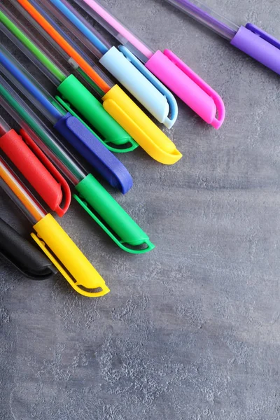 Renkli okul kalemler