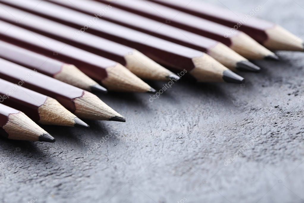 Рисование коричневые карандаши — Стоковое фото © 5seconds #137162228