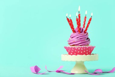 Mumlar ile lezzetli kek