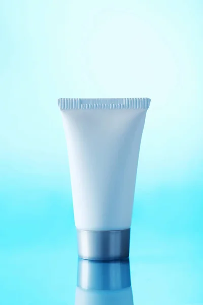 Garrafa cosmética branca — Fotografia de Stock