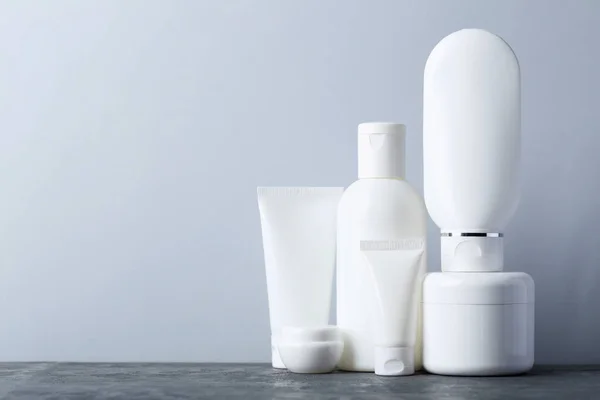 Fehér kozmetikai palackok — Stock Fotó