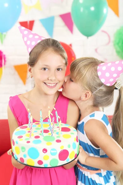 Chicas celebrando el cumpleaños — Foto de Stock