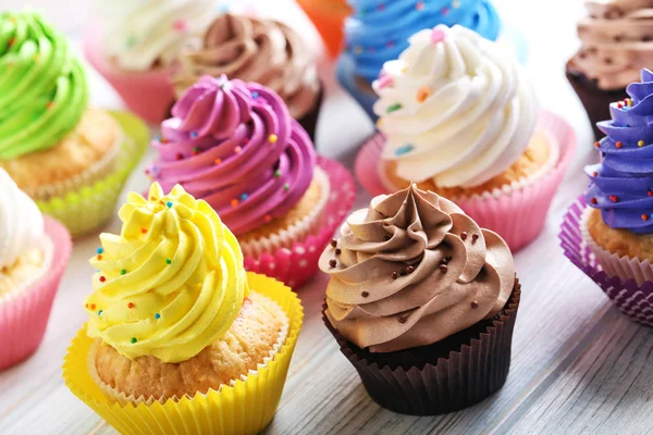 Smakelijke verjaardag cupcakes — Stockfoto