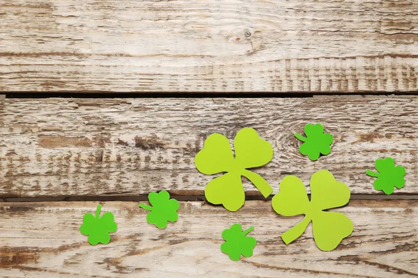 Green paper clover leaves — Stock Photo, Image